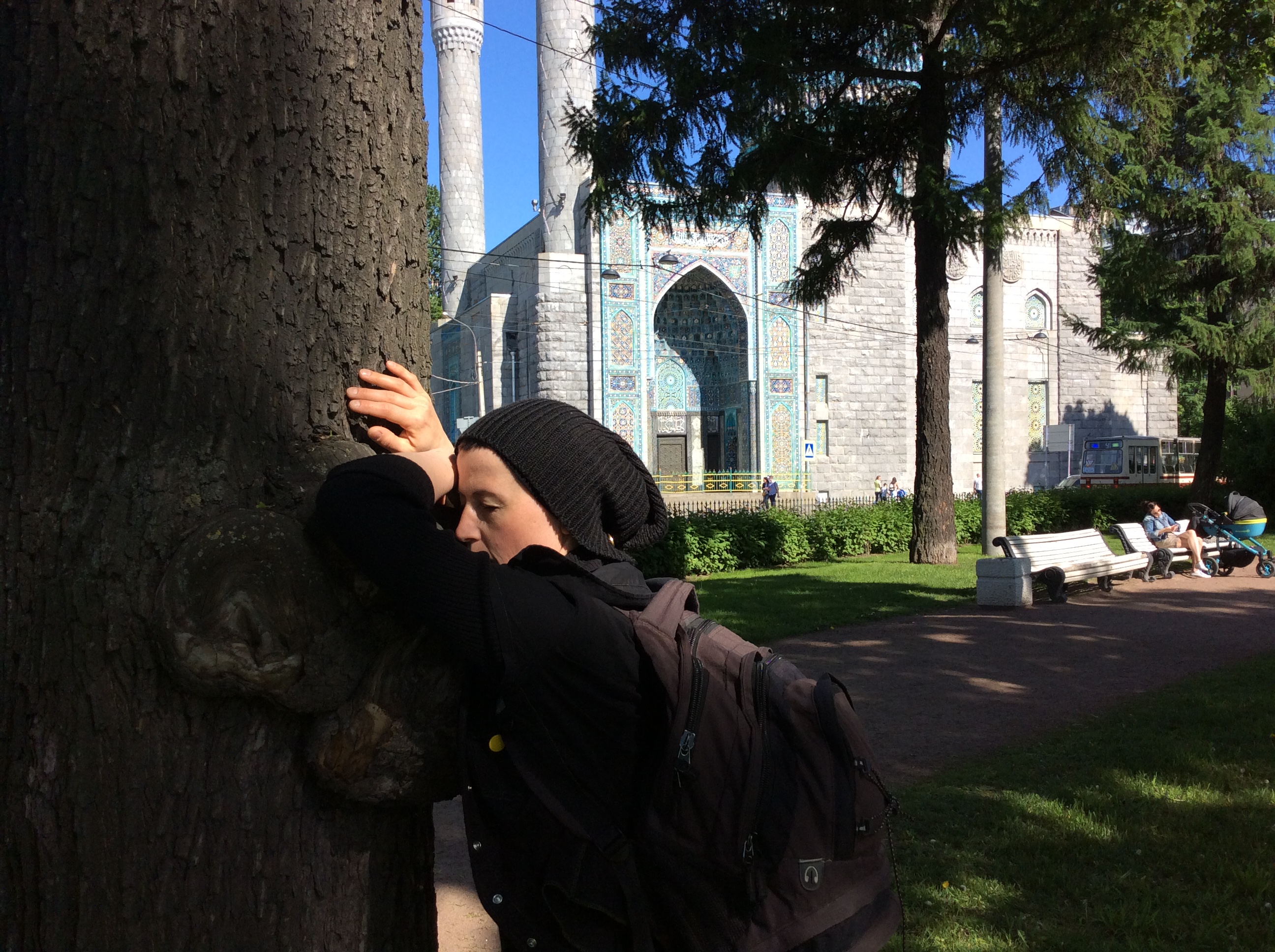 Katrin blind in front of st.petersburg mosque 
